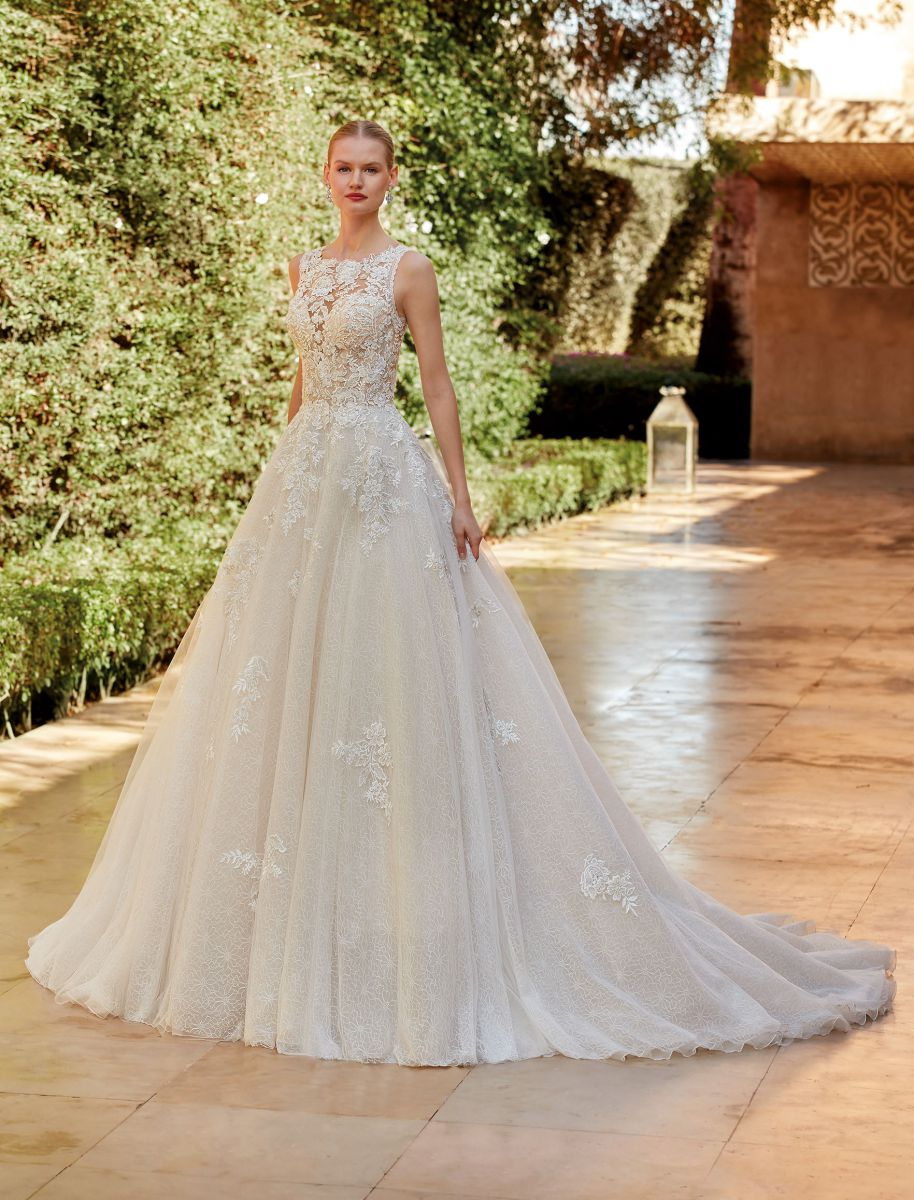 Style 200125 från Demetrios i ballgown stil brudklänning