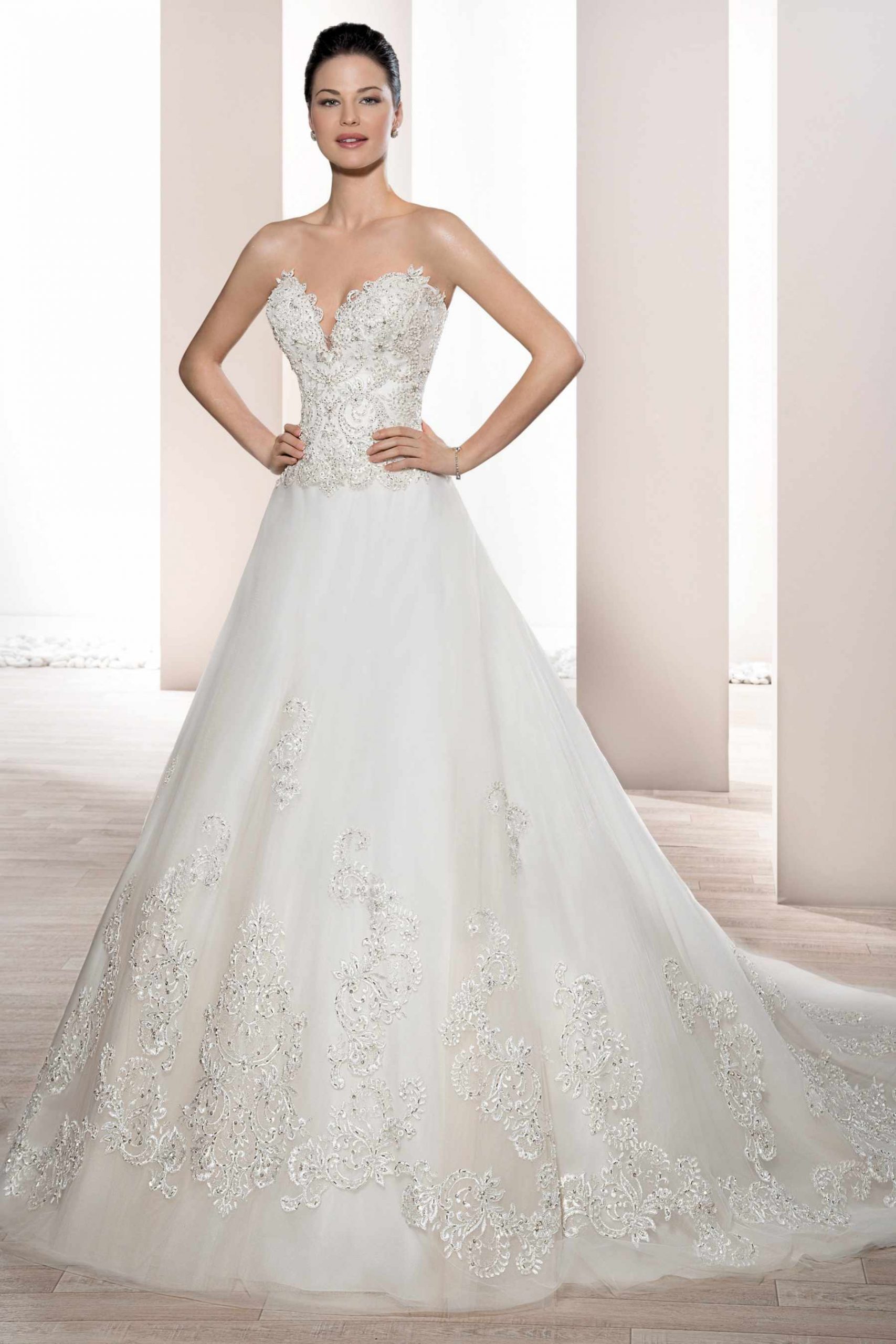 Style 733 från Demetrios i a-line stil brudklänning