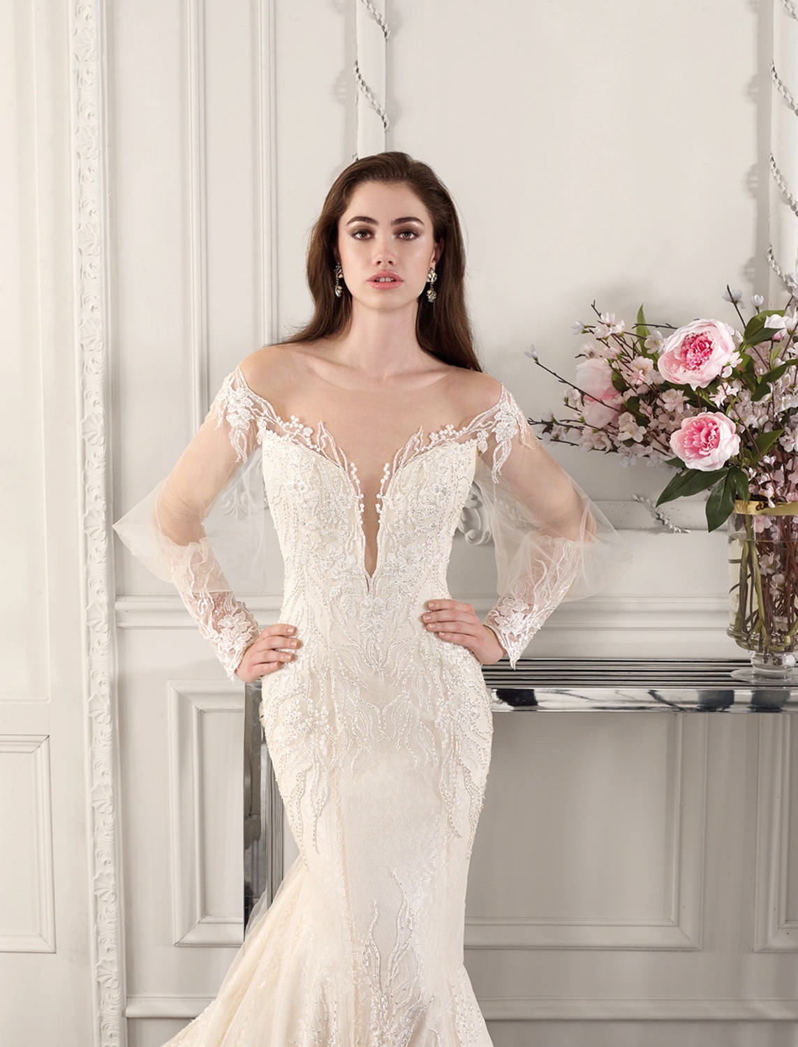 Style 857 från Demetrios i flared stil brudklänning