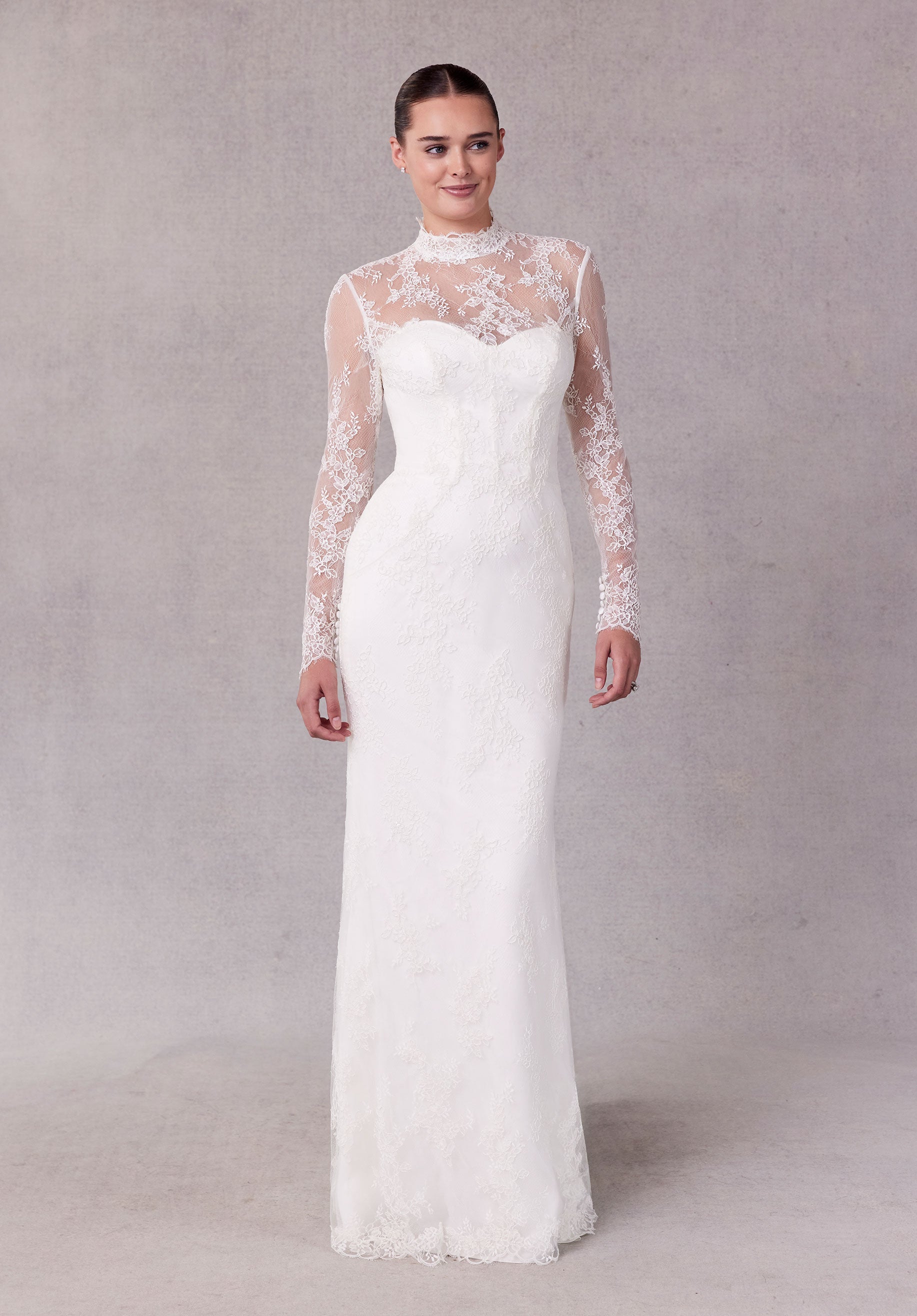 Solara från Morilee i fit and flare, sheath stil brudklänning