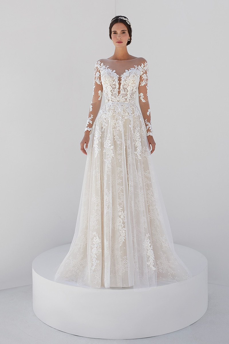 Style 20506 från Demetrios i a-line stil brudklänning