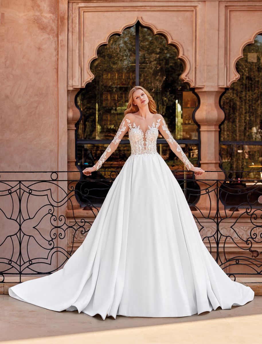 Style 1094 från Demetrios i ballgown stil brudklänning