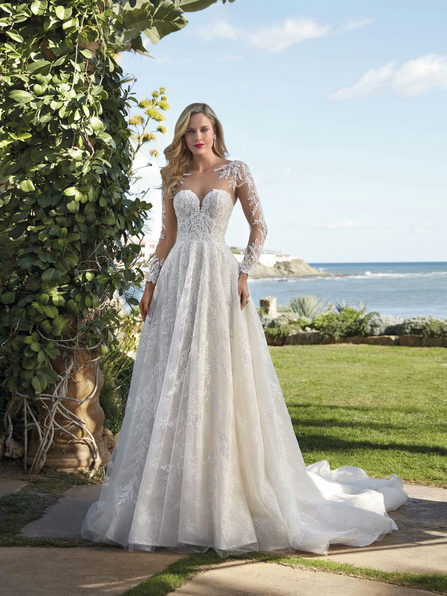 Style 1233 från Demetrios i ballgown stil brudklänning