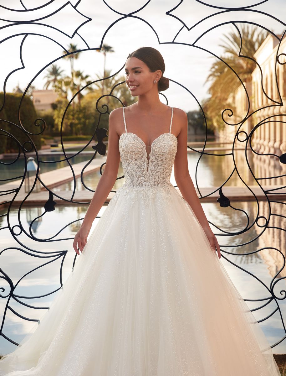 Style 1129 från Demetrios i a-line stil brudklänning