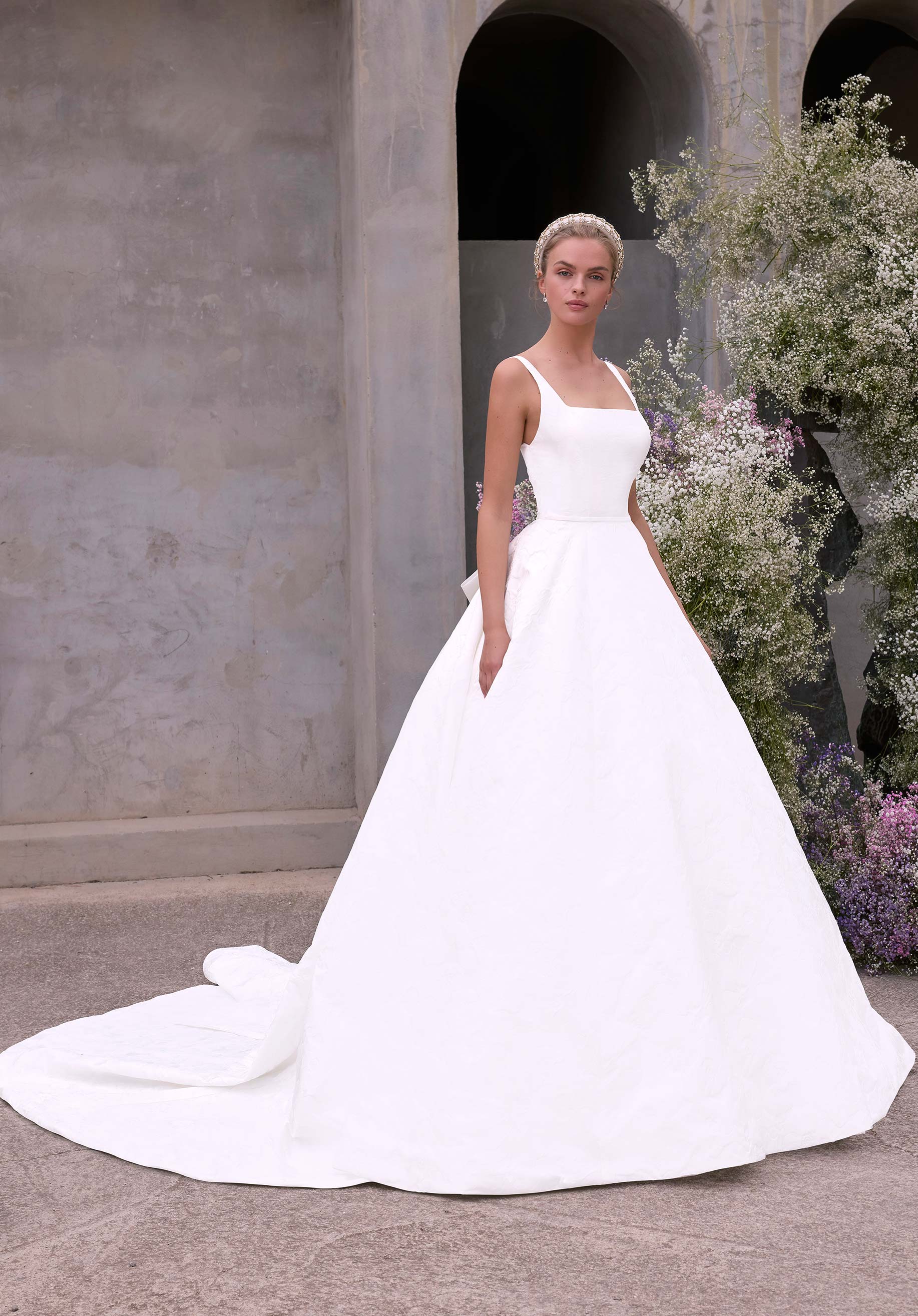 Eowyn från Morilee i ball gown stil brudklänning