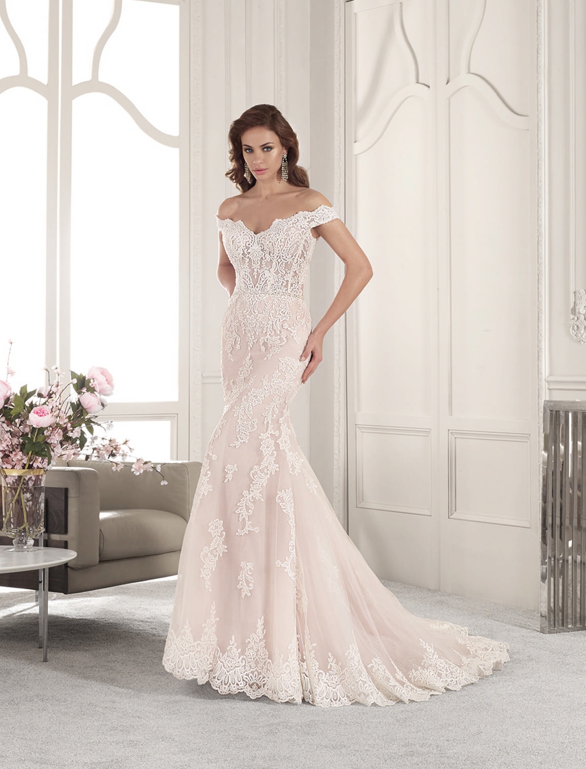 Style 861 från Demetrios i flared stil brudklänning
