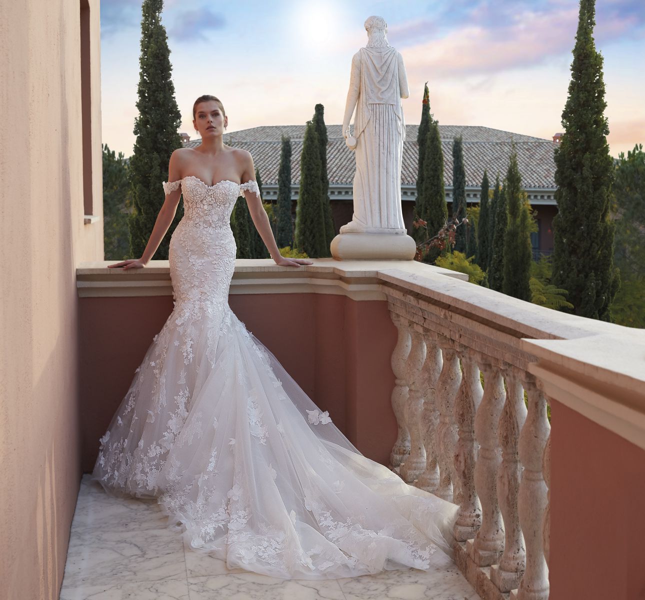 Style 1217 från Demetrios i flared stil brudklänning