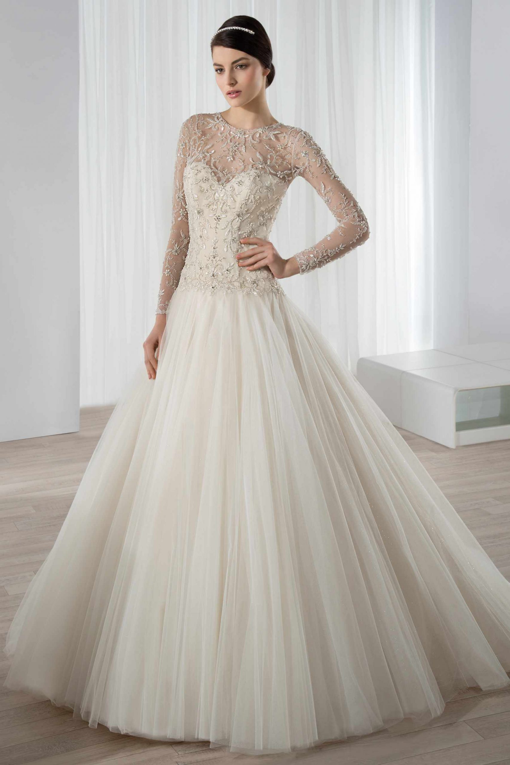 Style 603 från Demetrios i a-line stil brudklänning