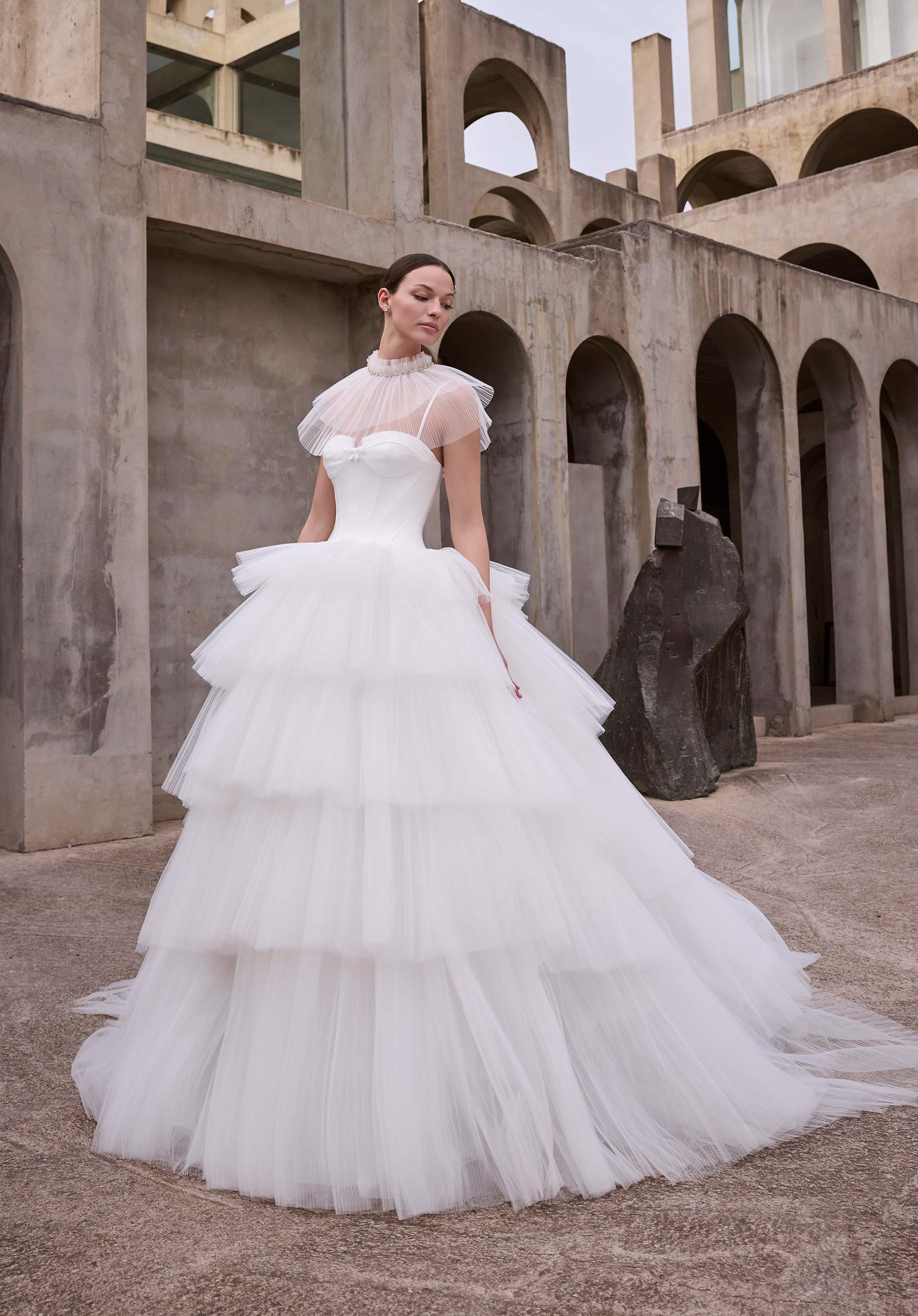 Danae från Morilee i ball gown stil brudklänning