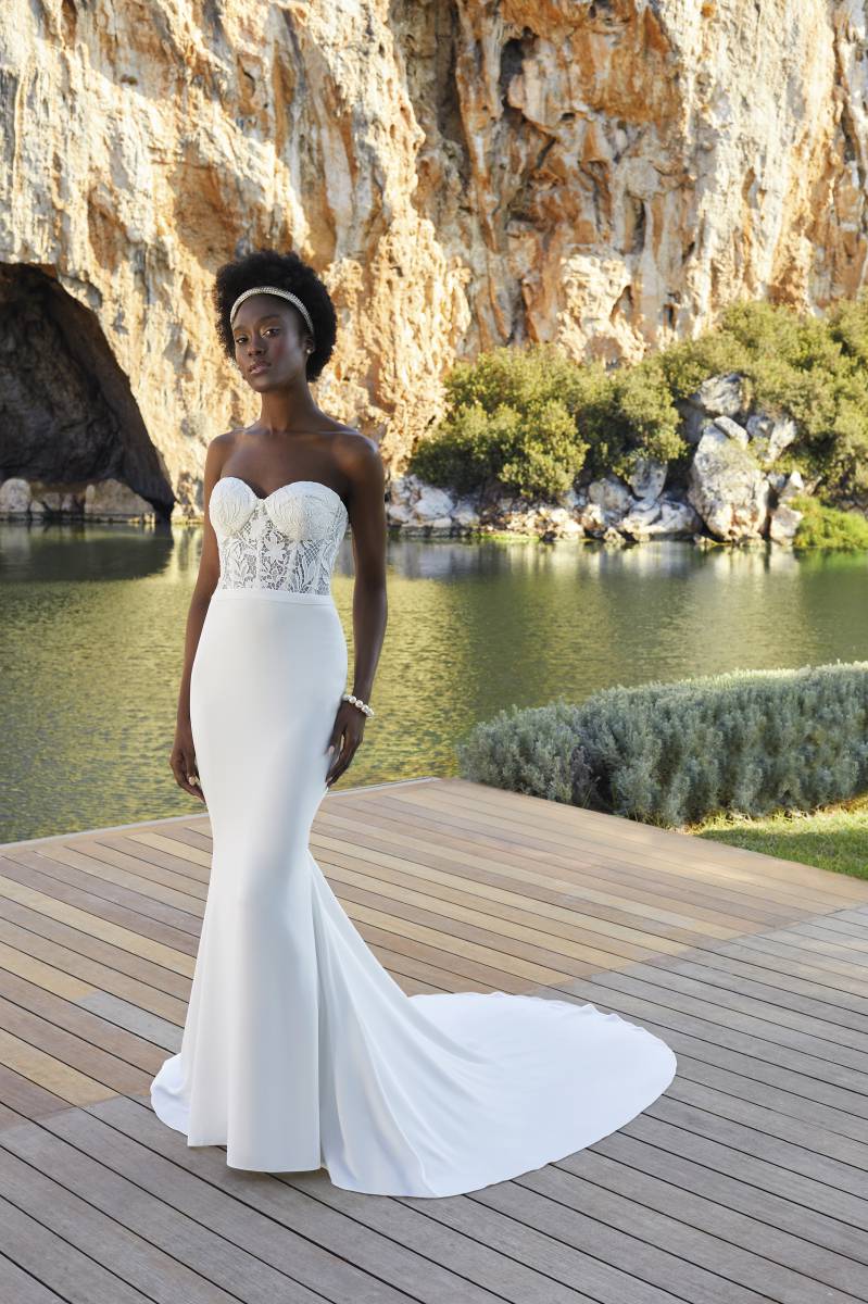 Style T208 – SK11 från Demetrios i flared, separate skirt, separate top stil brudklänning