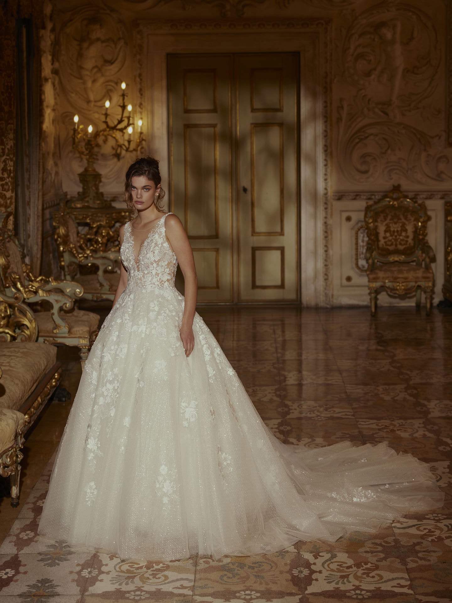 Style 1267 från Demetrios i ballgown stil brudklänning