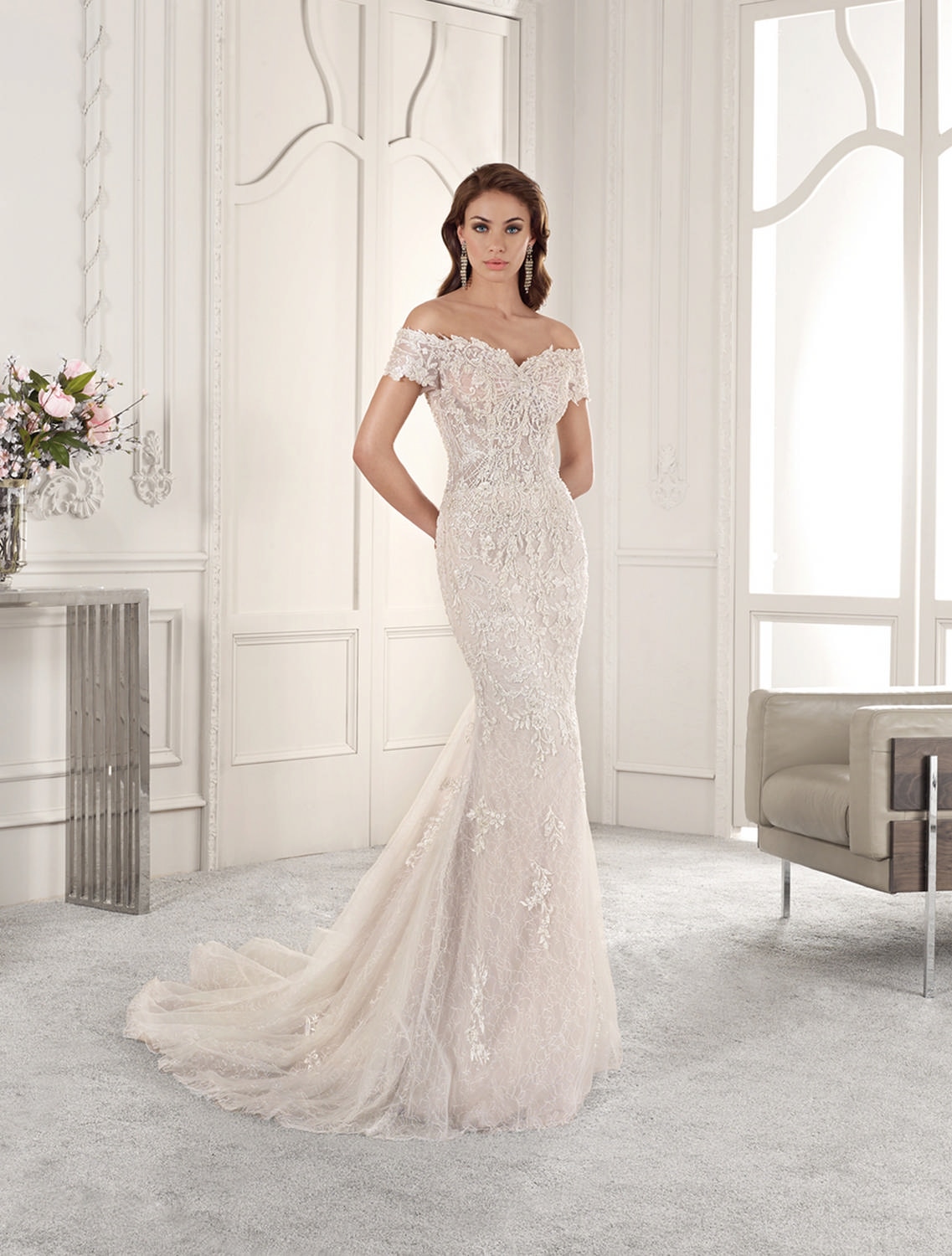 Style 837 från Demetrios i flared stil brudklänning