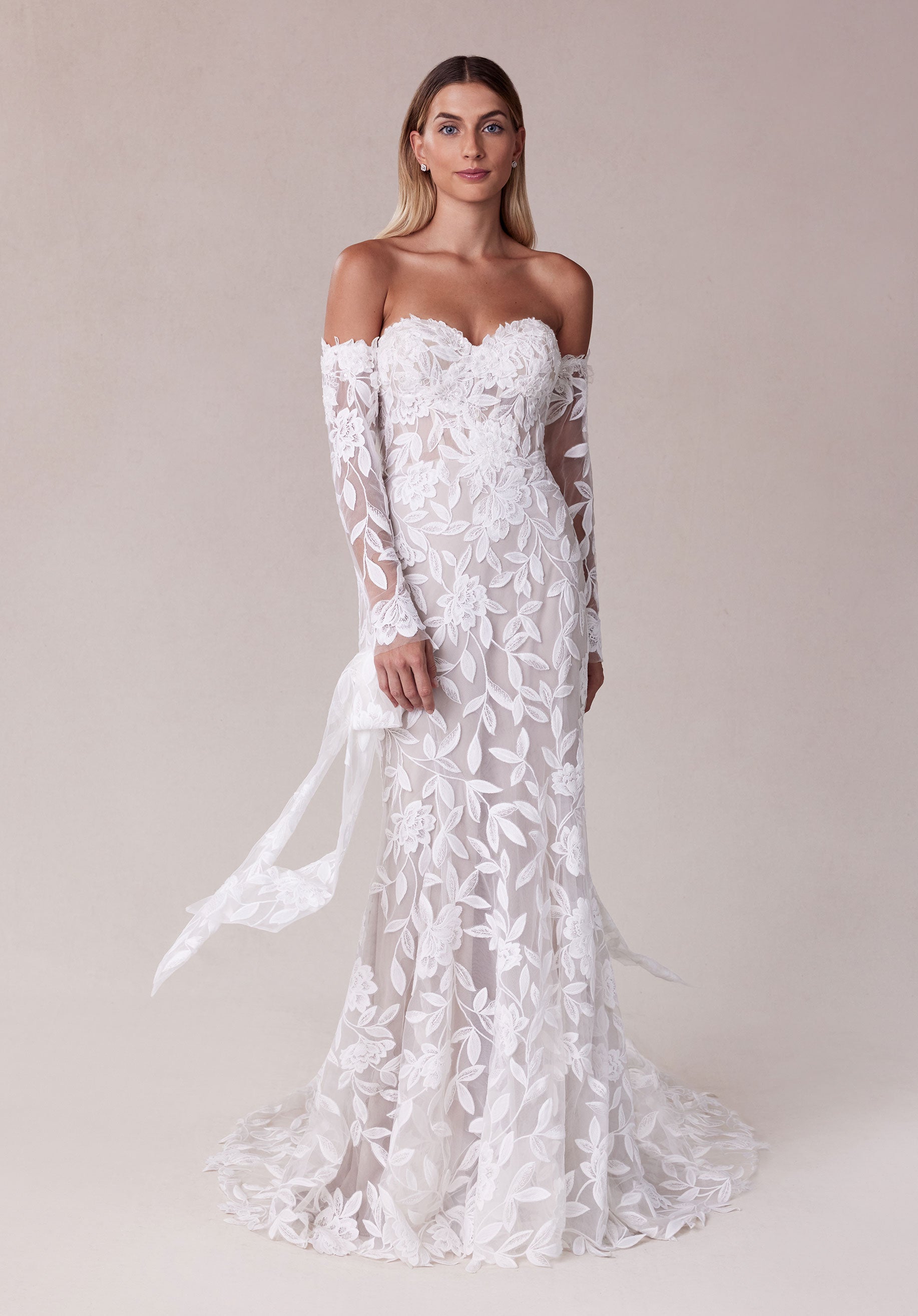 Santana från Morilee i fit and flare stil brudklänning