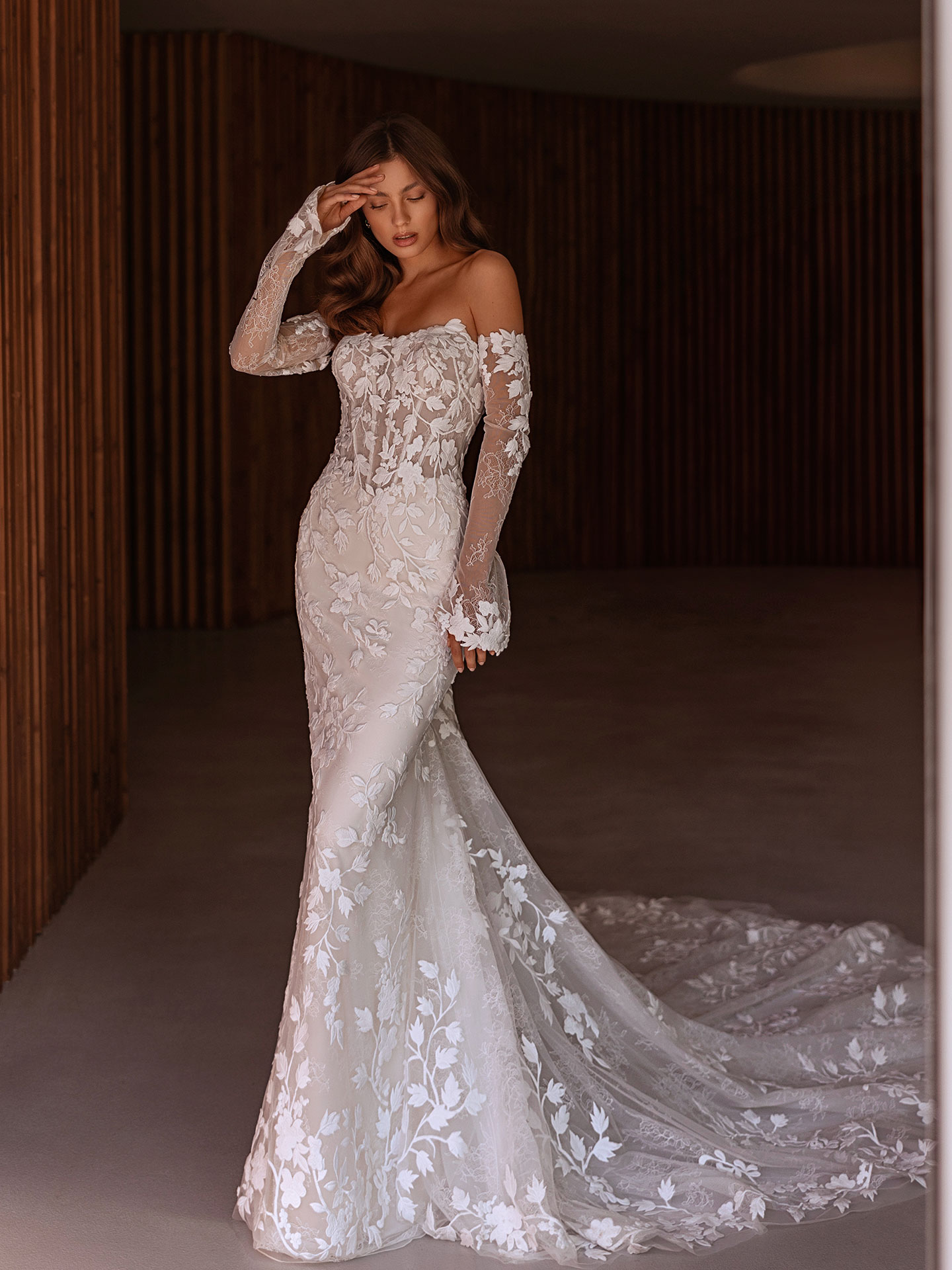 Style 1515 från Demetrios i flared stil brudklänning