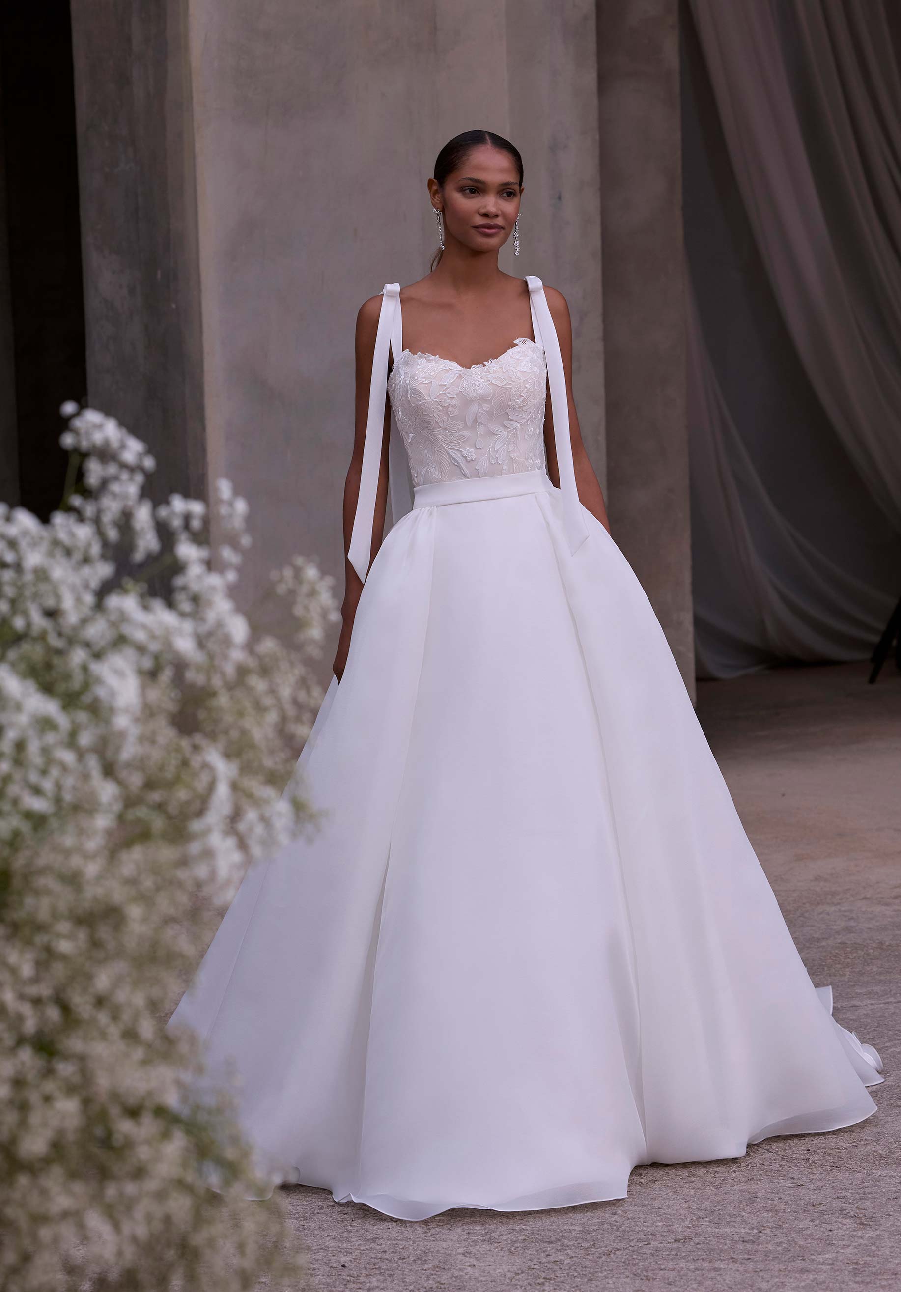Berenice från Morilee i ball gown stil brudklänning