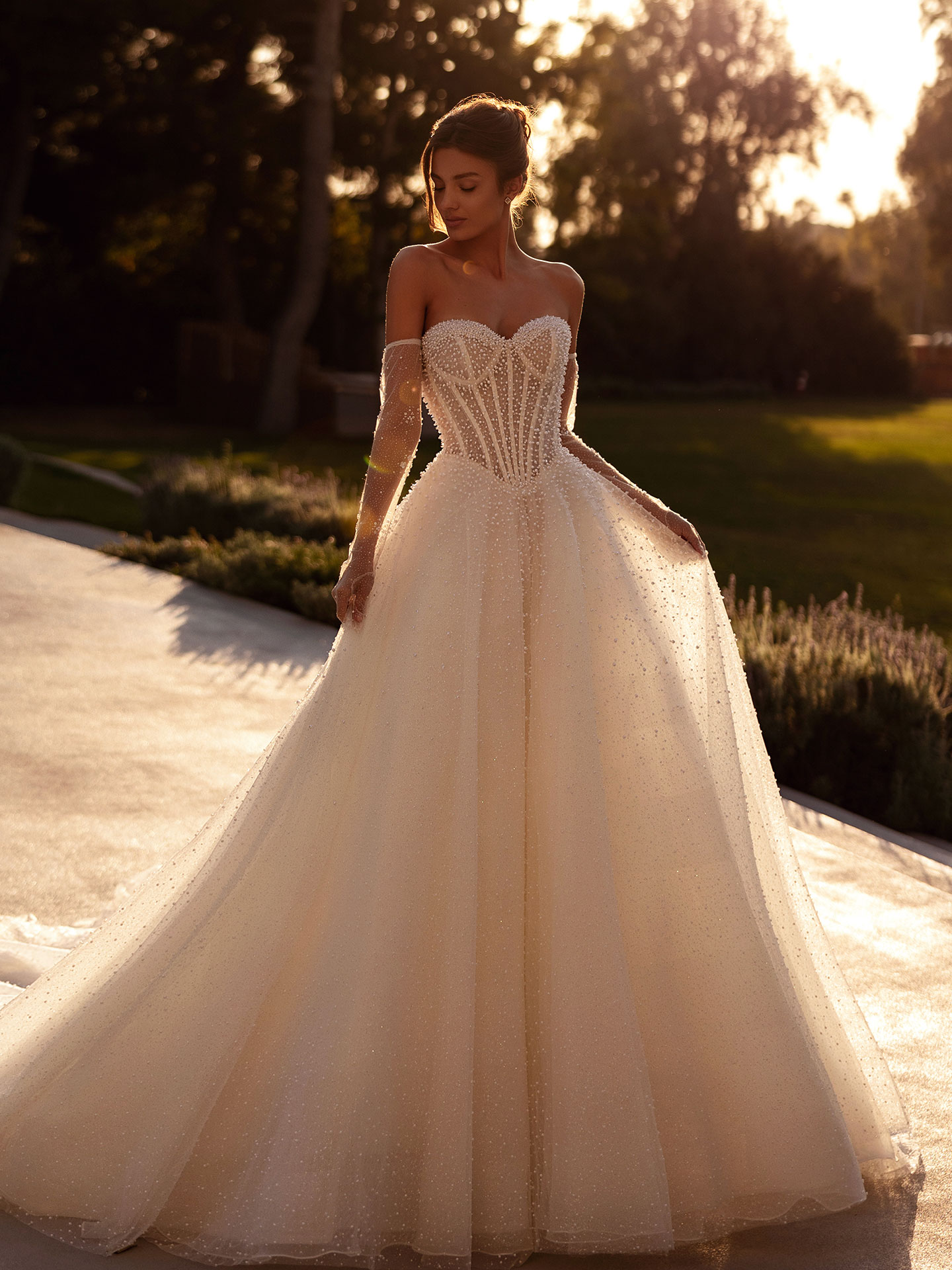Style 1505 från Demetrios i ball gown stil brudklänning