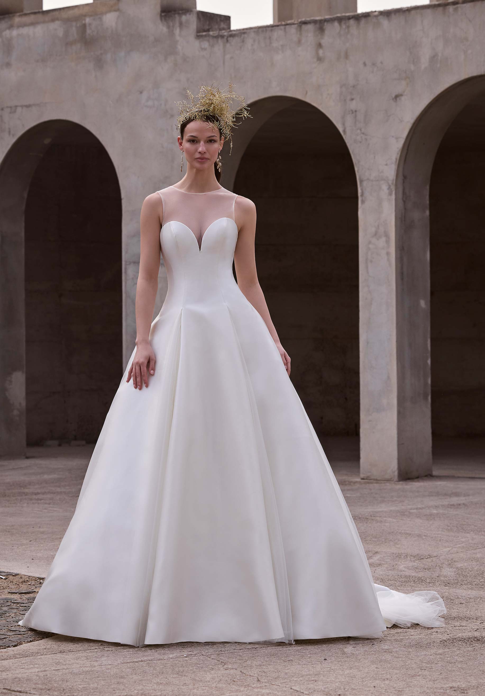 Anaisa från Morilee i ball gown stil brudklänning