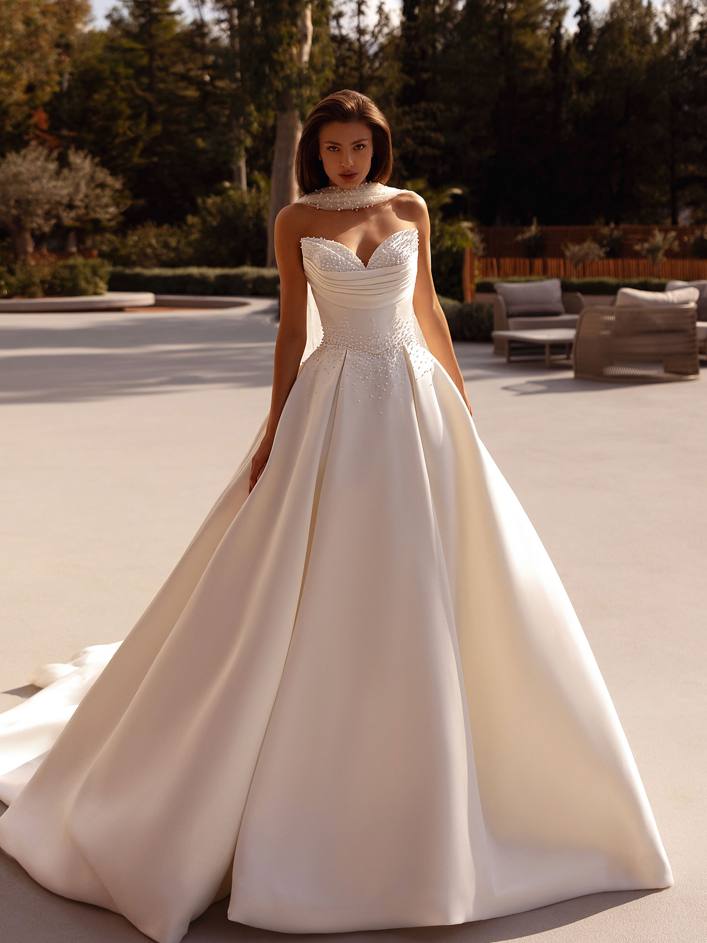 Style 1521 från Demetrios i ball gown stil brudklänning