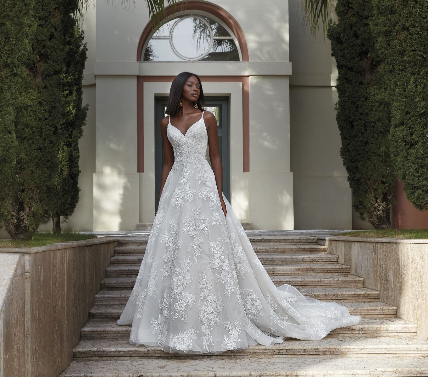 Style 1179 från Demetrios i a-line stil brudklänning