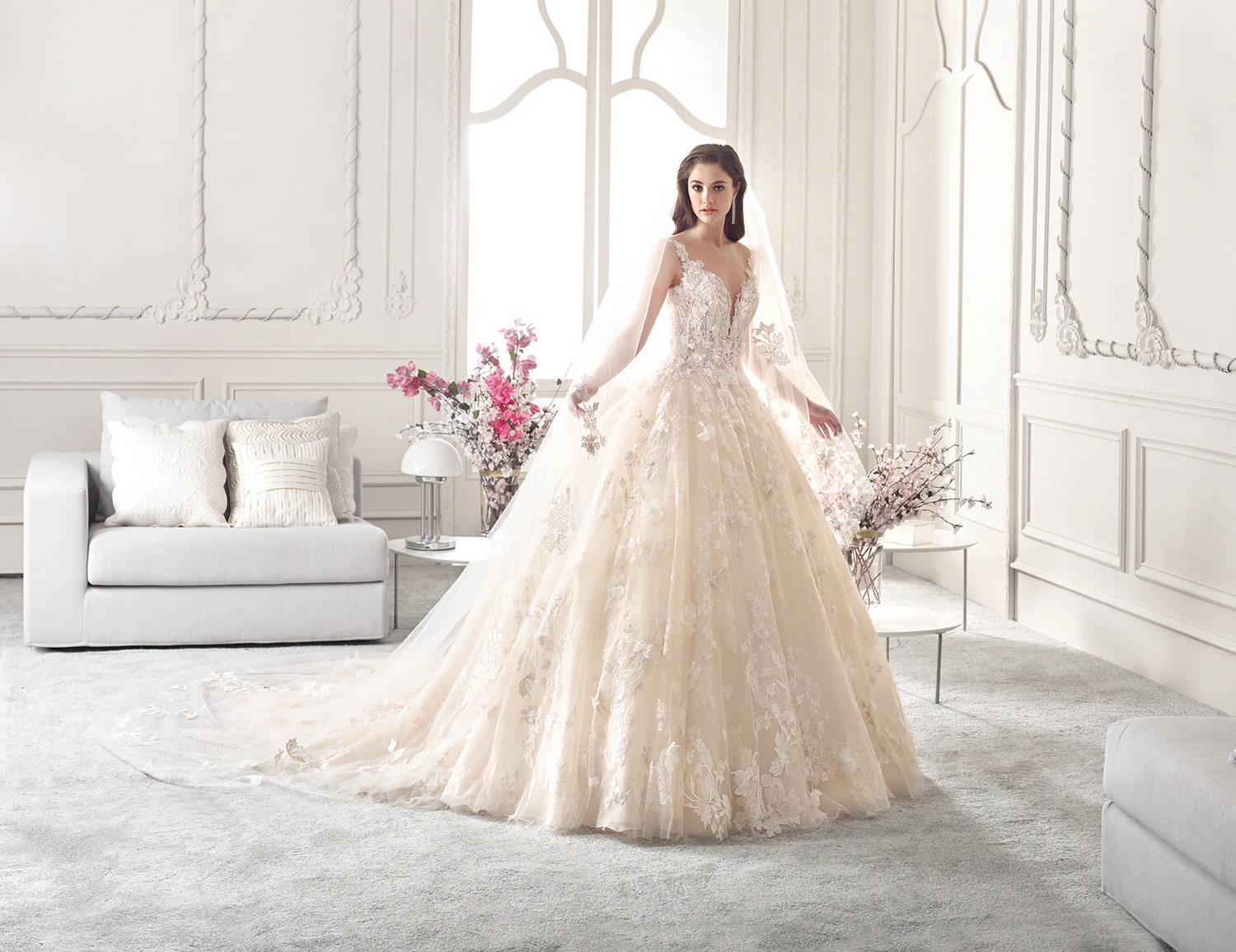 Style 878 från Demetrios i ballgown stil brudklänning