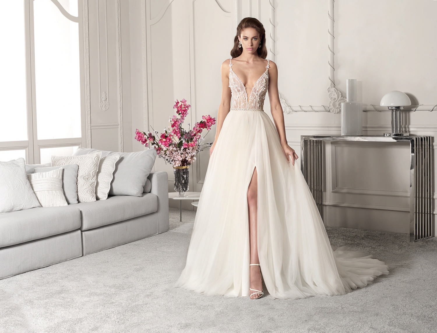 Style 848 från Demetrios i a-line stil brudklänning