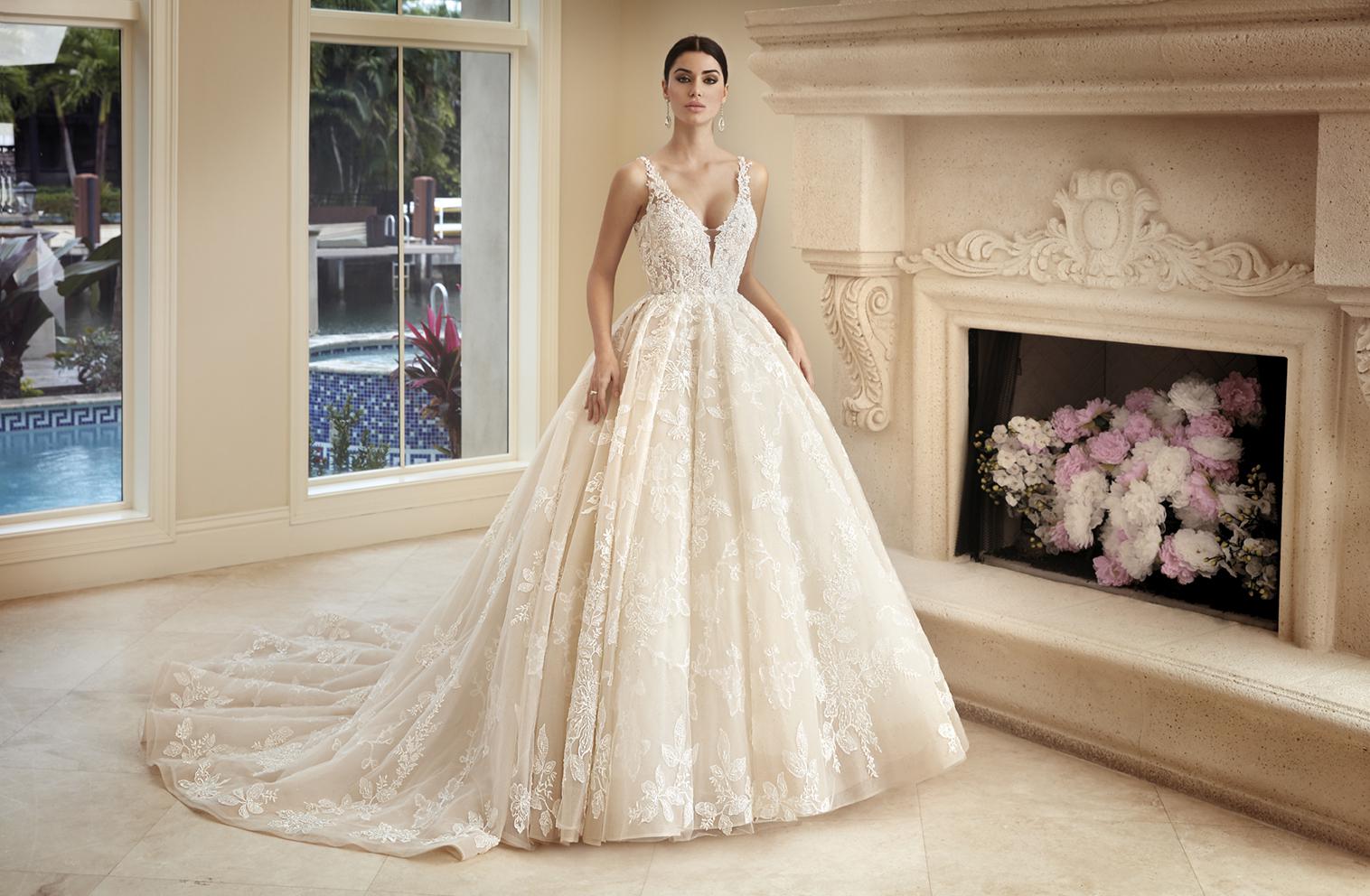 Style 1060 från Demetrios i ballgown stil brudklänning