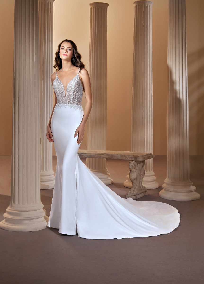 Style 1138 från Demetrios i flared stil brudklänning