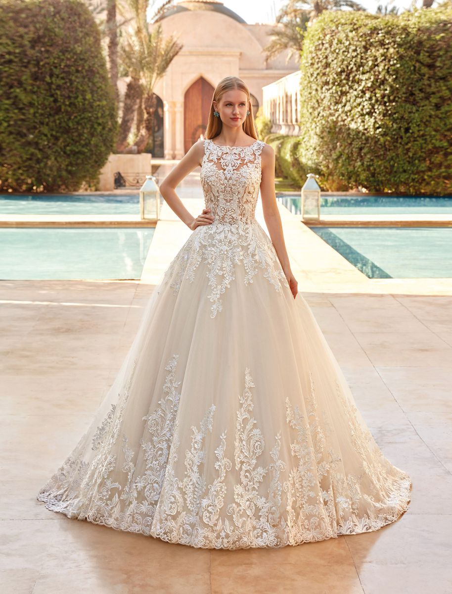 Style 1104 från Demetrios i ballgown stil brudklänning