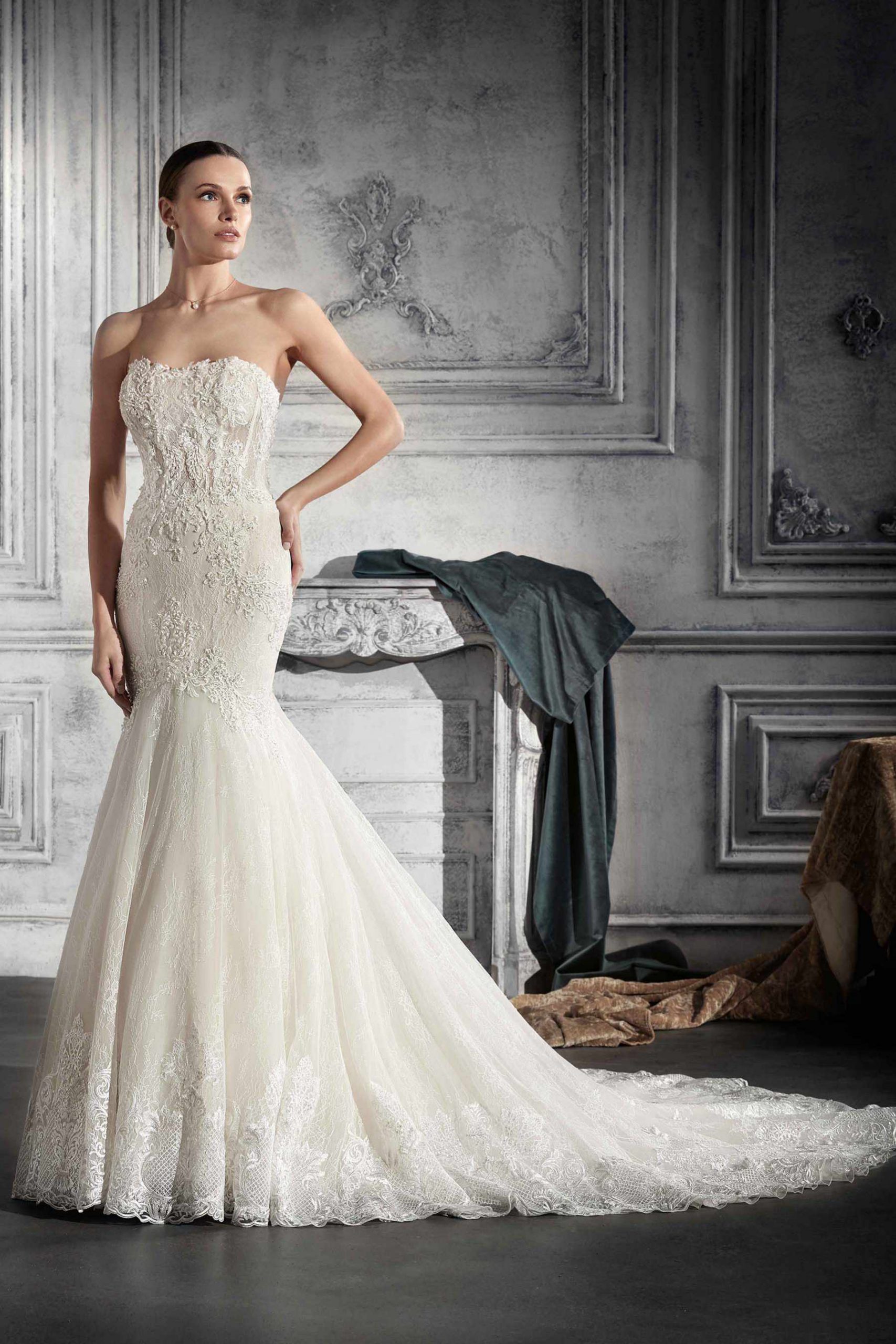 Style 787 från Demetrios i flared stil brudklänning