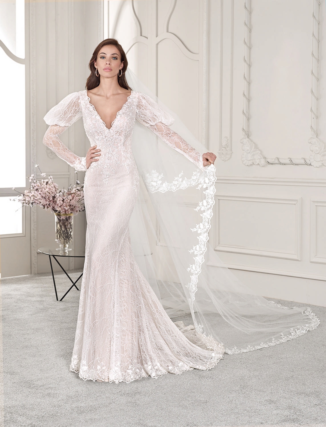 Style 818 från Demetrios i flared stil brudklänning