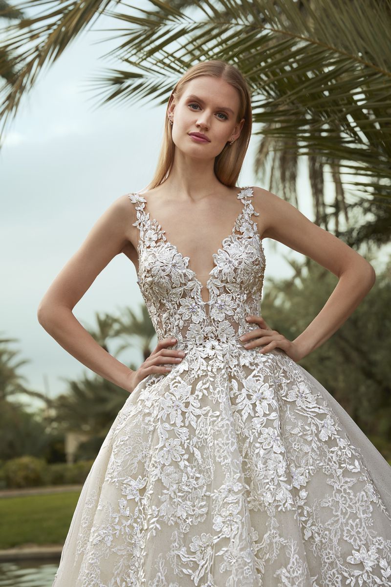 Style 1008 från Demetrios i ballgown stil brudklänning
