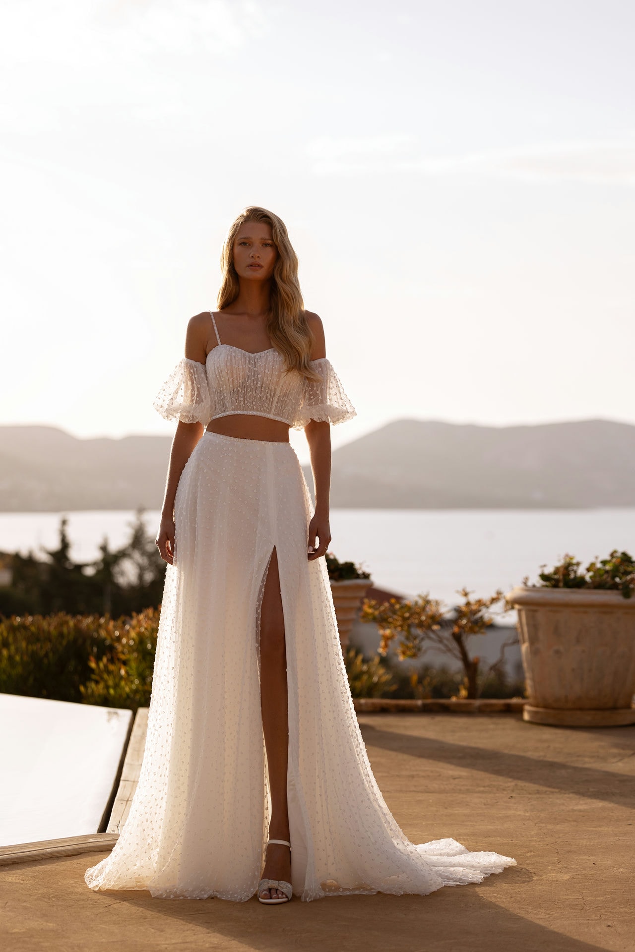 Style DR402 från Demetrios i separate skirt, separate top stil brudklänning