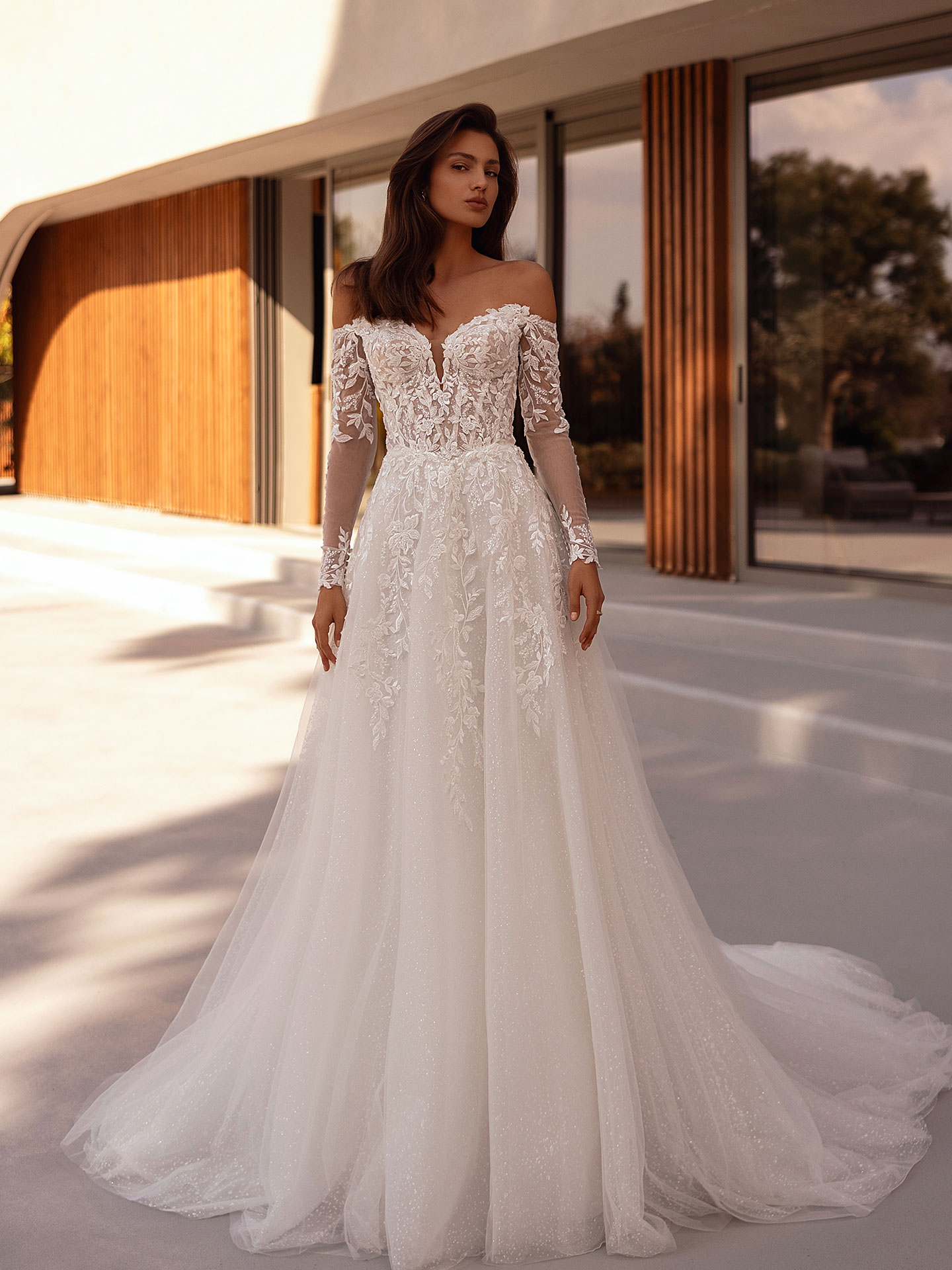 Style 1508 från Demetrios i a-line stil brudklänning