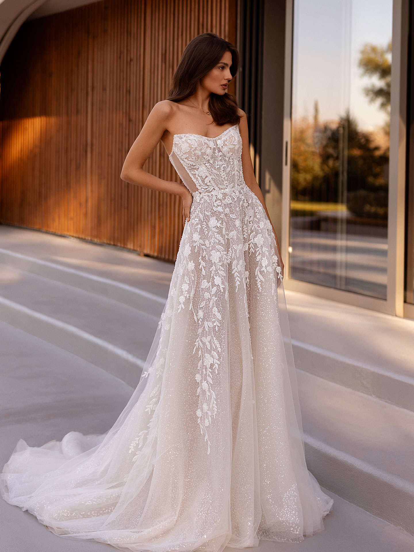 Style 1501 från Demetrios i a-line stil brudklänning
