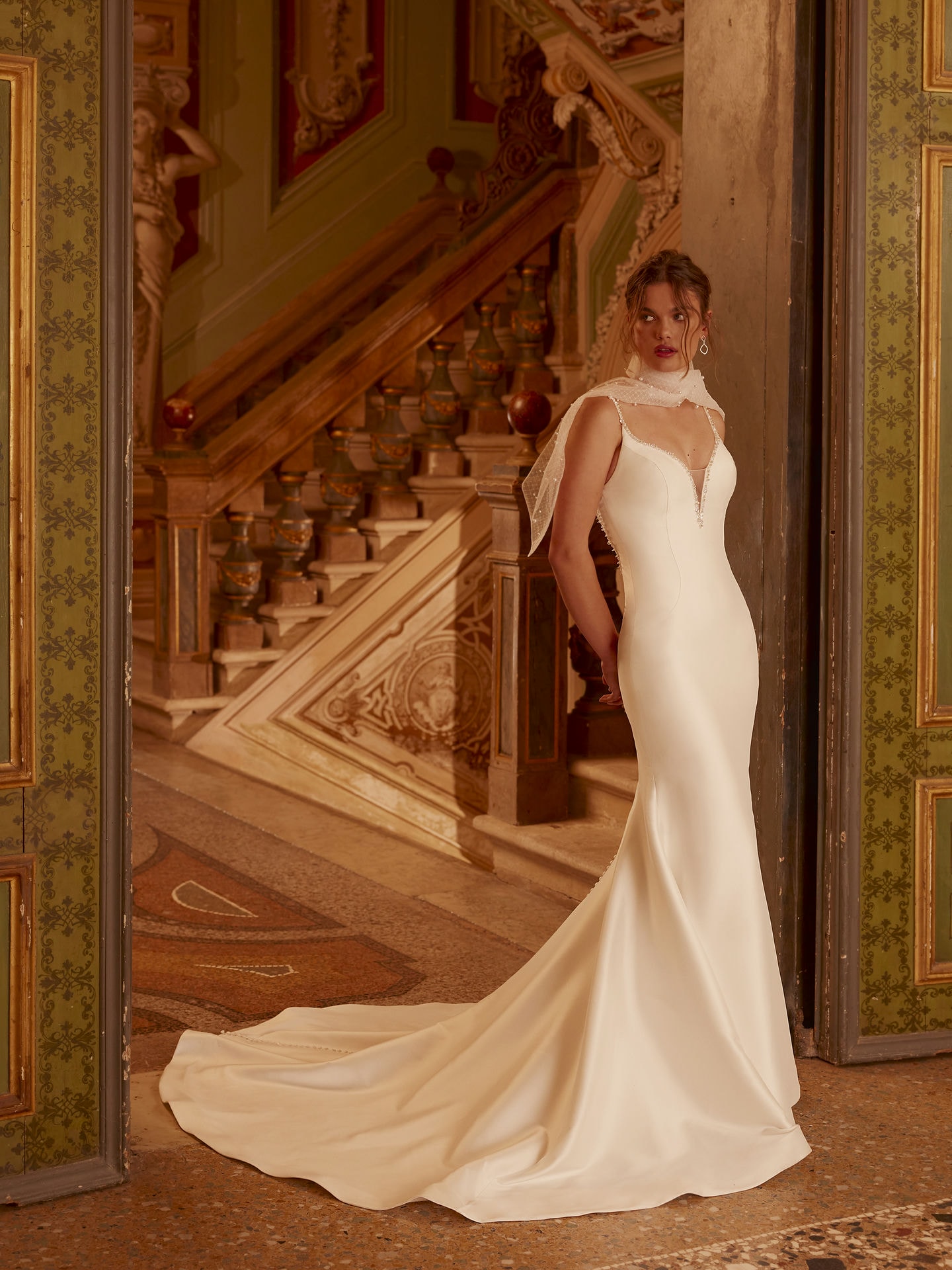 Style 1281 från Demetrios i flared stil brudklänning