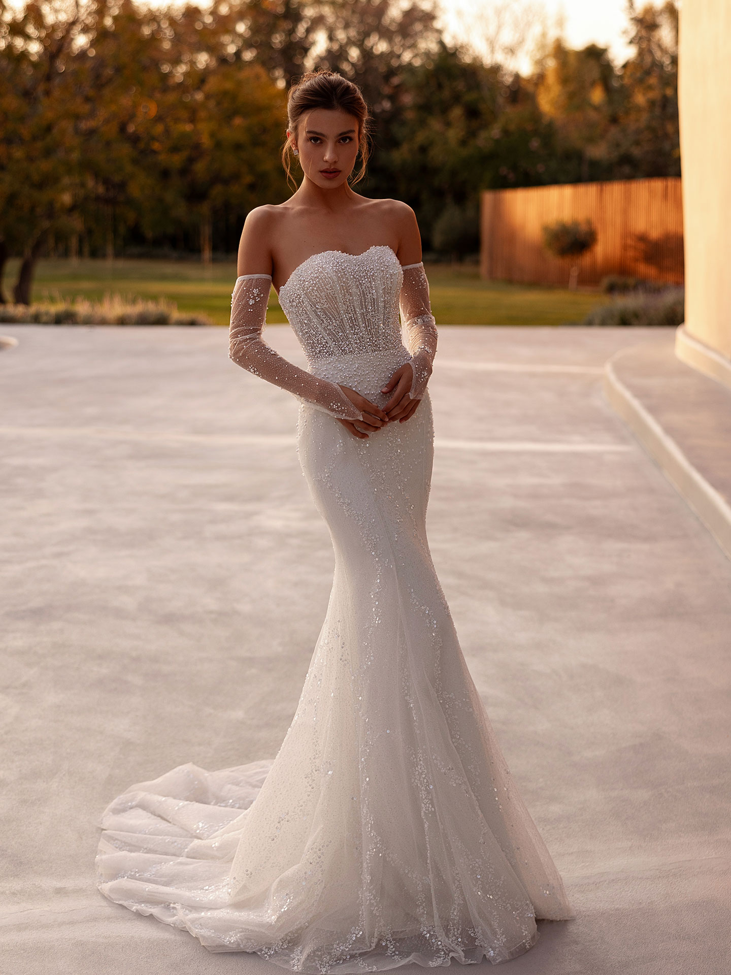 Style 1512 från Demetrios i flared stil brudklänning