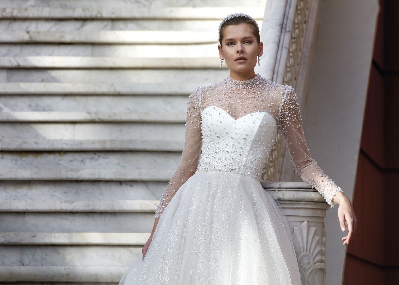Style 1194 från Demetrios i a-line stil brudklänning