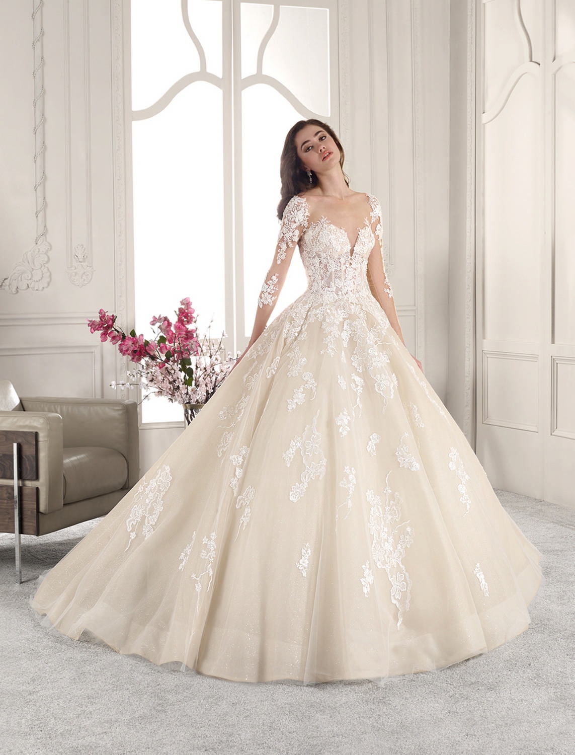Style 843 från Demetrios i ballgown stil brudklänning
