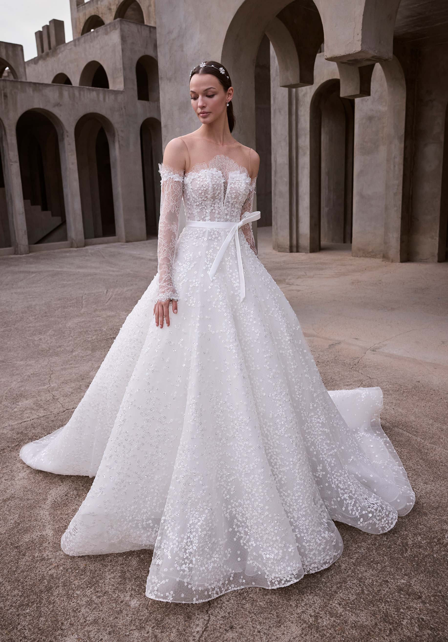 Astraia från Morilee i ball gown stil brudklänning
