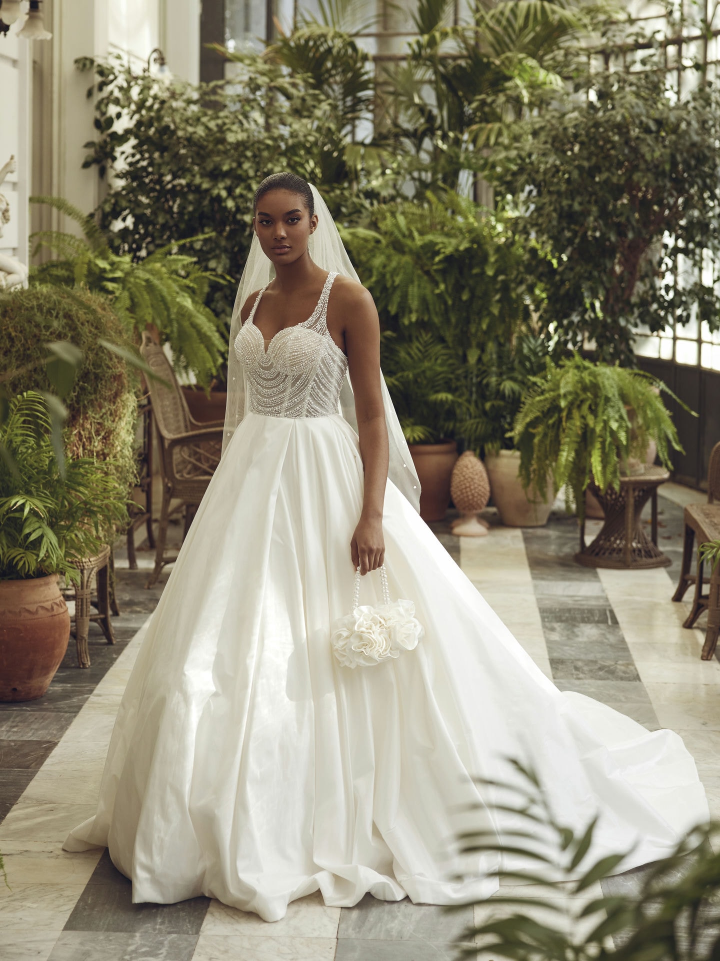 Style 1289 från Demetrios i ballgown stil brudklänning