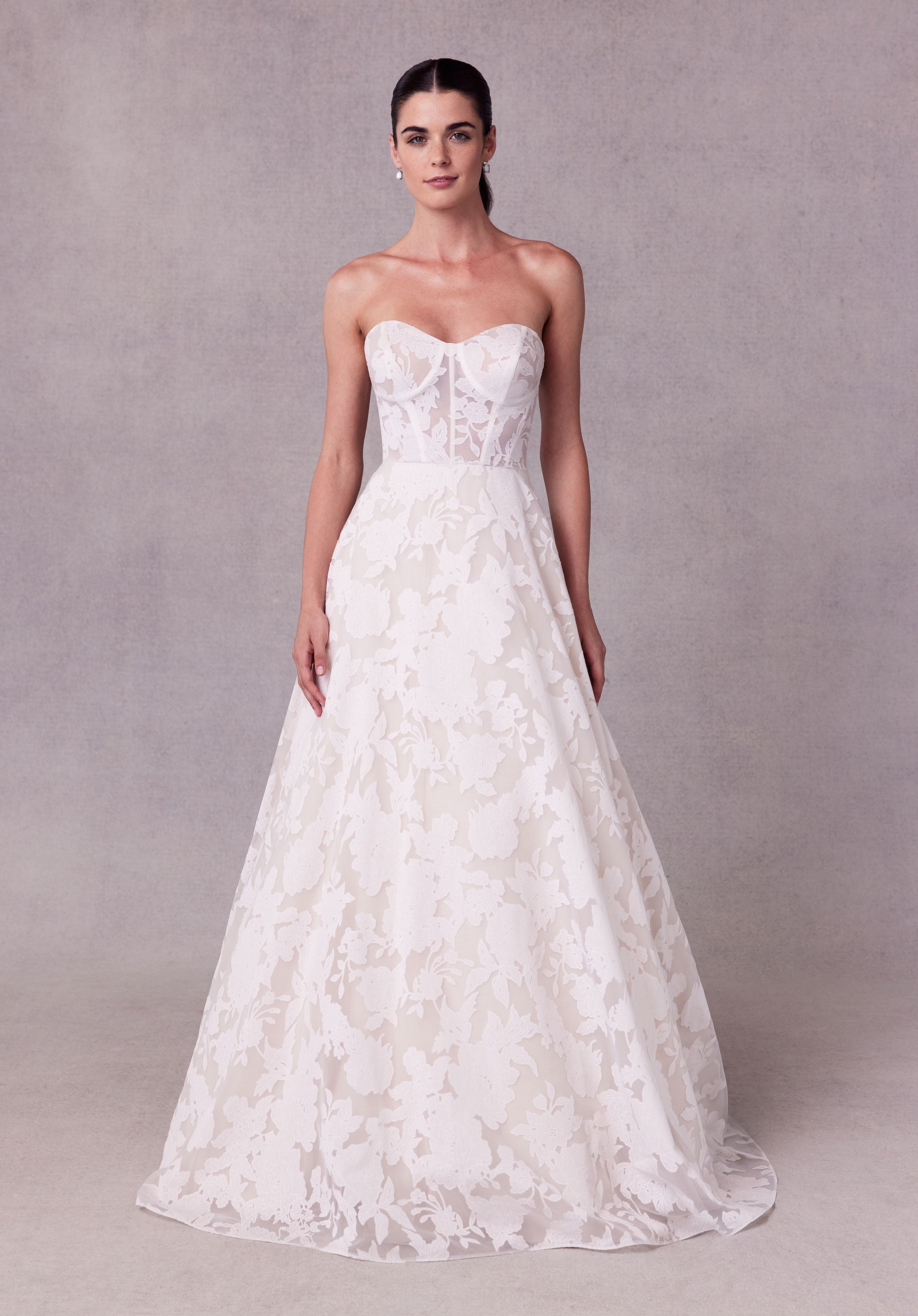 Saige från Morilee i a-line, ball gown stil brudklänning