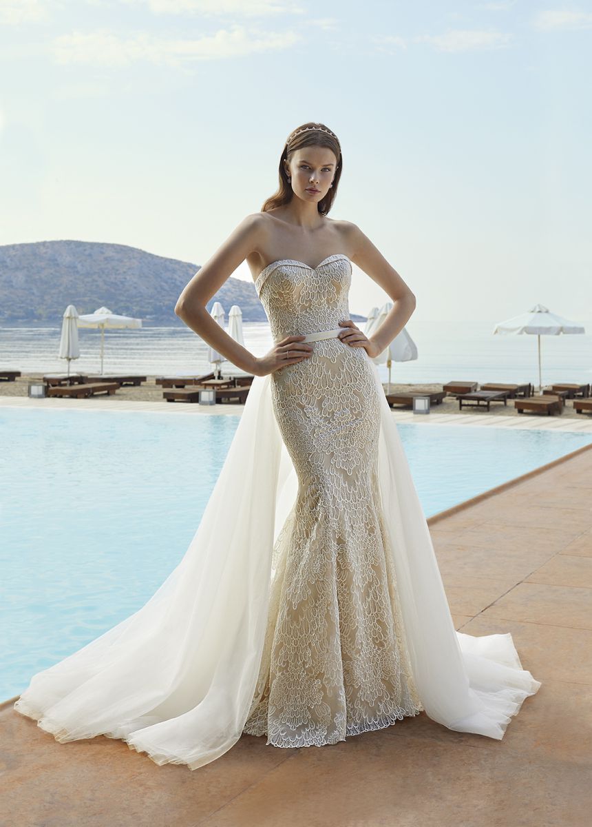 Style – DR329 från Demetrios i flared stil brudklänning
