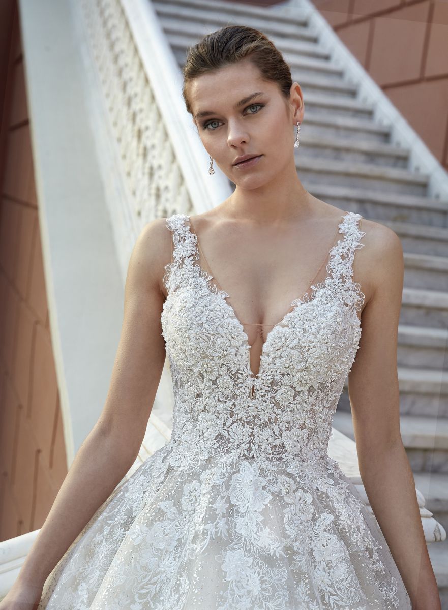 Style 1216 från Demetrios i ballgown stil brudklänning