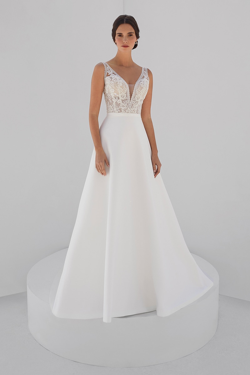 Style 20105 från Demetrios i a-line stil brudklänning