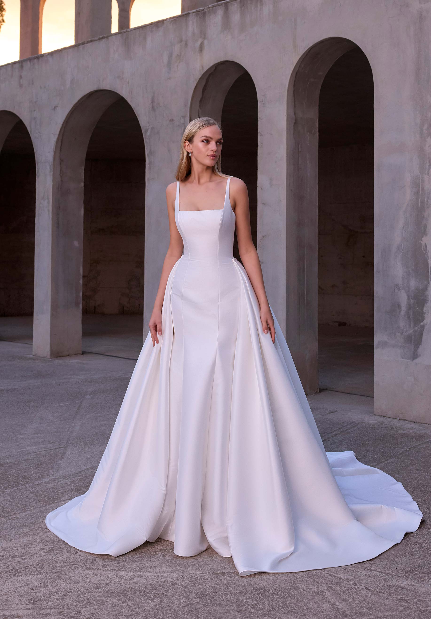 Eudora från Morilee i fit and flare, a-line stil brudklänning