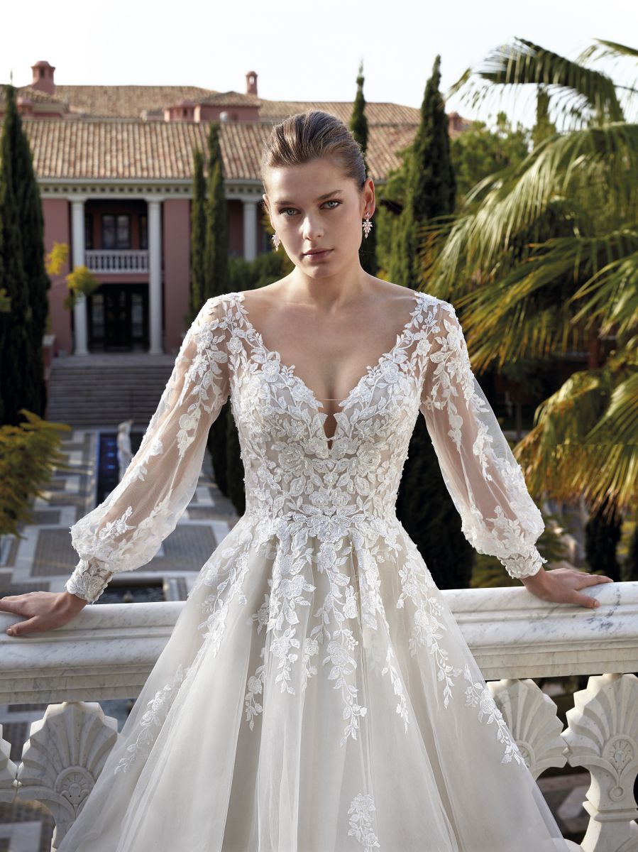 Style 1186 från Demetrios i ballgown stil brudklänning
