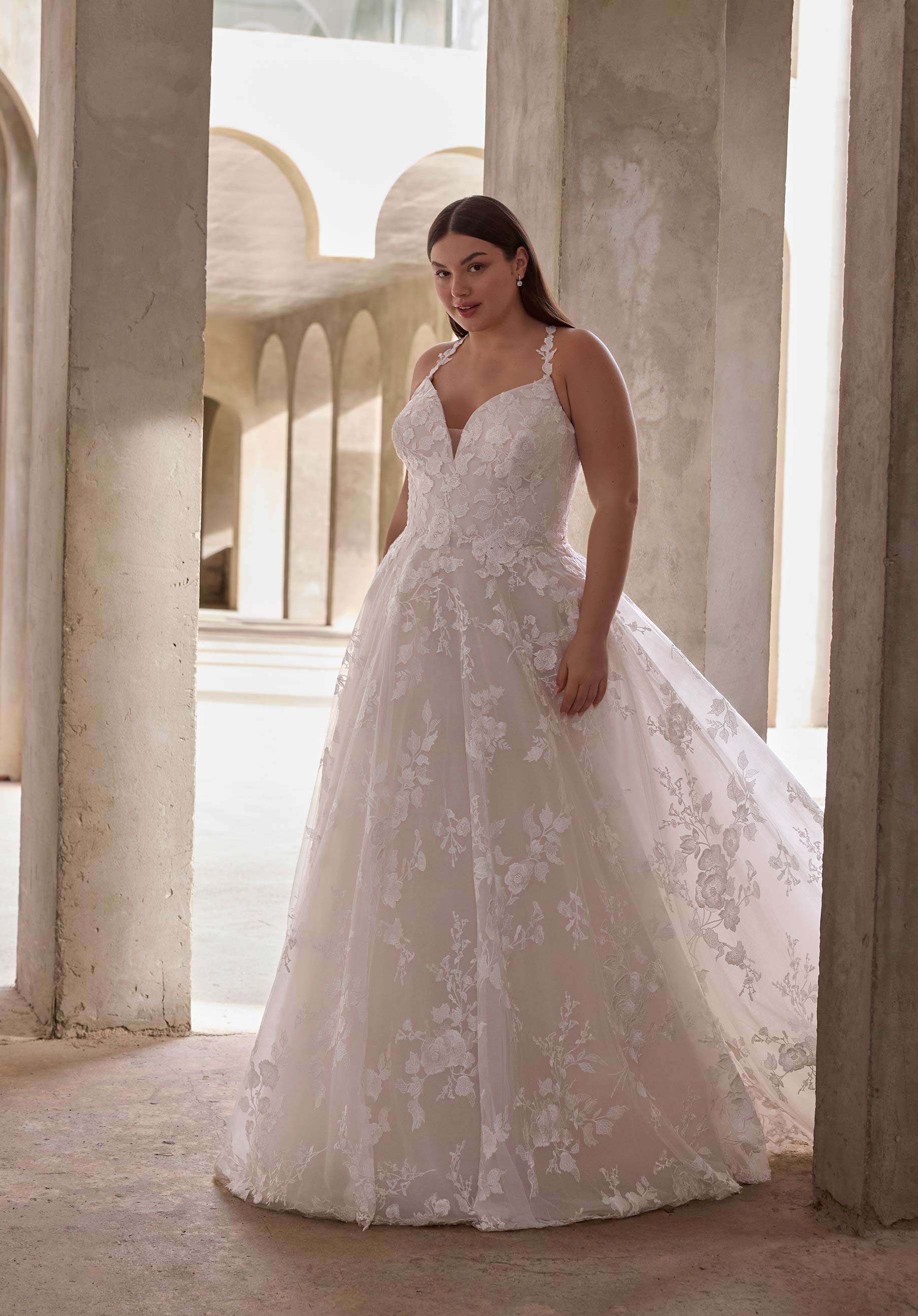 Minervina från Morilee i a-line, ball gown stil brudklänning