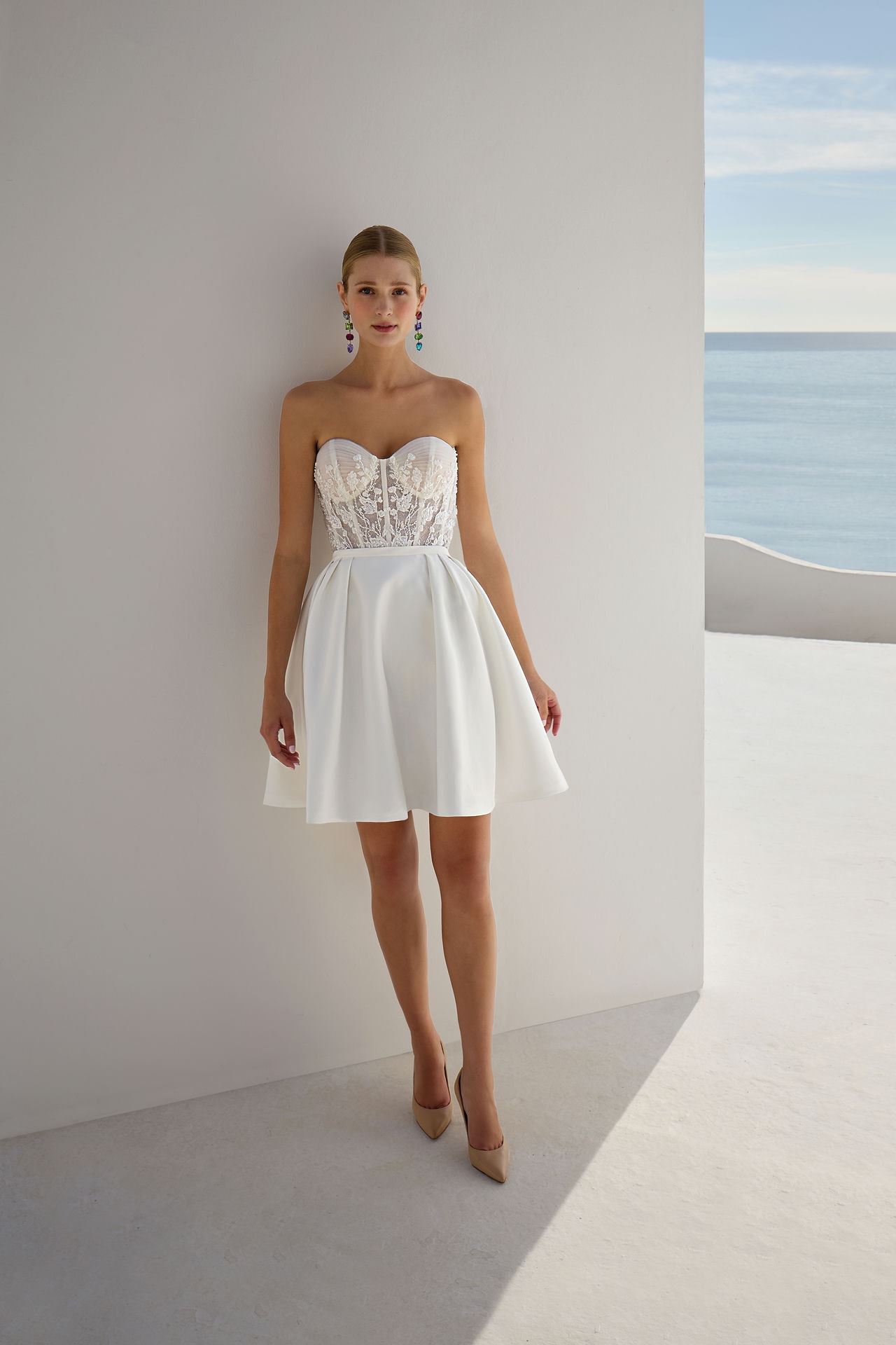 Style SK32 från Demetrios i separate skirt, short stil brudklänning