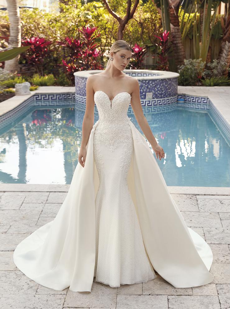 Style 1045 från Demetrios i flared stil brudklänning