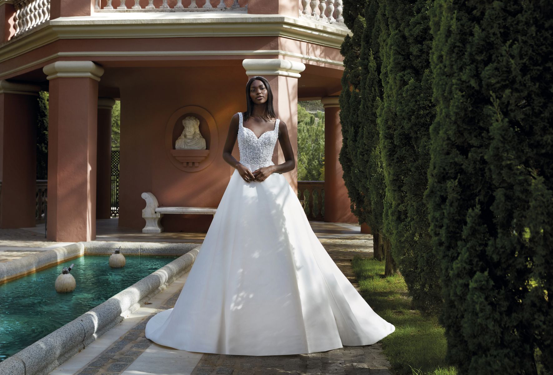 Style 1190 från Demetrios i a-line stil brudklänning